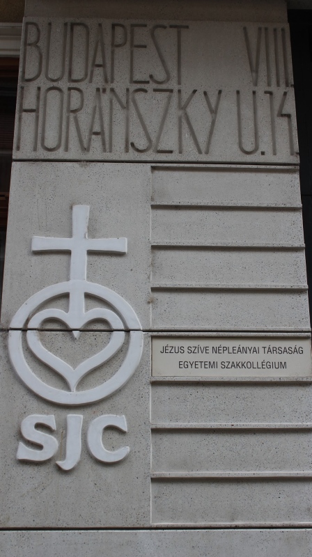 SJC Horánszky utca 14. és környéke, Jézus Szíve Templom, Loyola Café (külső) – 2014. február