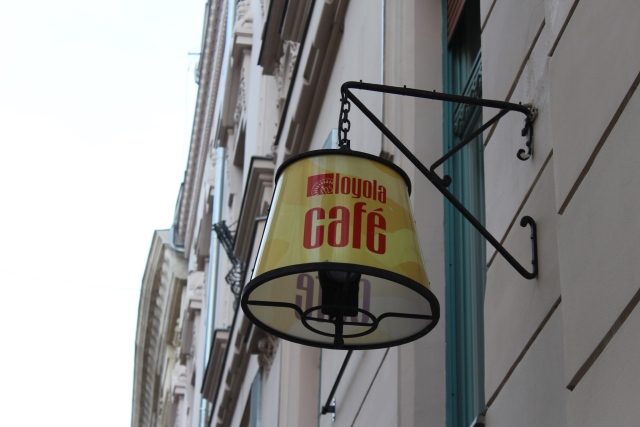 SJC Horánszky utca 14. és környéke, Jézus Szíve Templom, Loyola Café (külső) – 2014. február